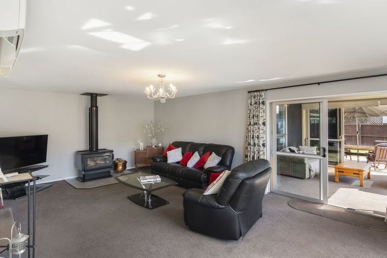 Photo of property in 43 Dunbarton Street, Redwood, Christchurch, 8051