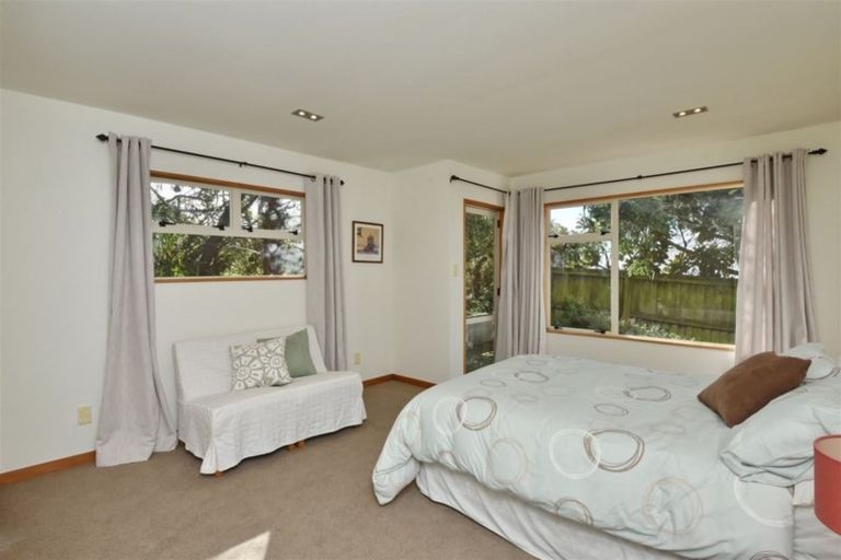 Photo of property in 75 Moncks Spur Road, Redcliffs, Christchurch, 8081