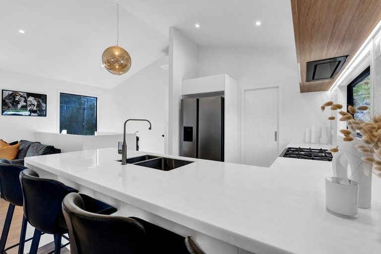 Photo of property in 6e Burns Street, Westown, New Plymouth, 4310