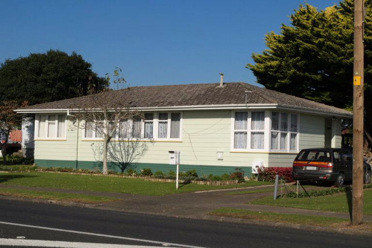 Photo of property in 217 Robertson Road, Mangere East, Auckland, 2024