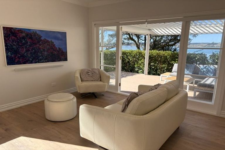 Photo of property in 43a Pohutukawa Avenue, Red Beach, 0932