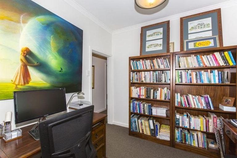 Photo of property in 255 Marine Parade, Eastbourne, Lower Hutt, 5013