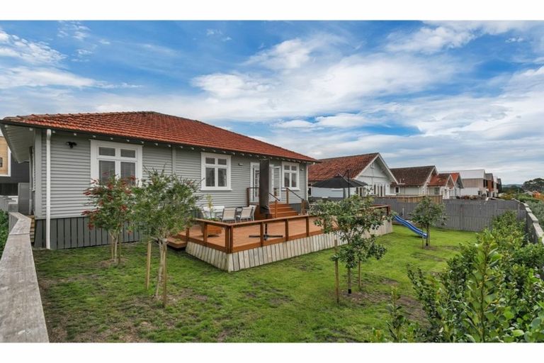 Photo of property in 1 Cochrane Road, Hobsonville, Auckland, 0616