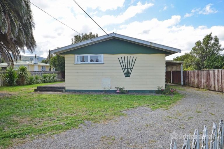Photo of property in 9 Hardie Grove, Featherston, 5710