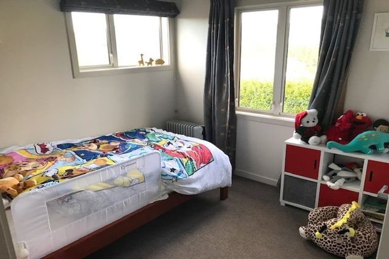 Photo of property in 4 Kaweka Close, Aotea, Porirua, 5024