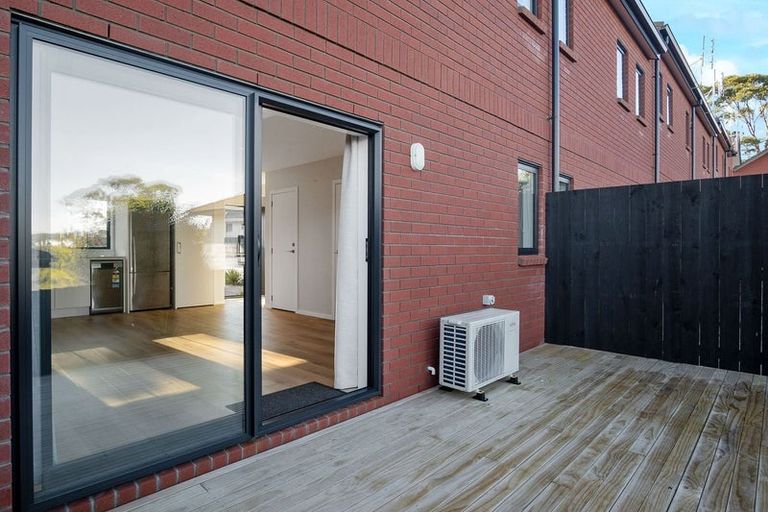 Photo of property in 10/15 Sunhill Road, Sunnyvale, Auckland, 0612