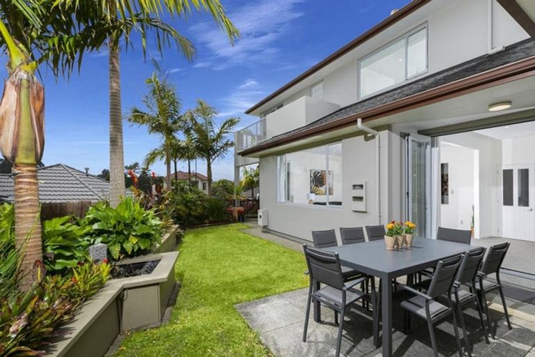 Photo of property in 23 George Deane Place, Greenhithe, Auckland, 0632