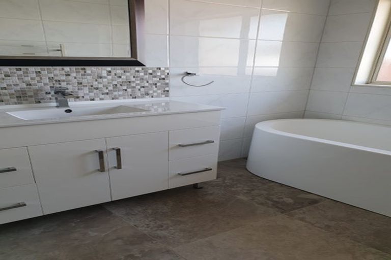 Photo of property in 55 Robin Brooke Drive, Flat Bush, Auckland, 2019