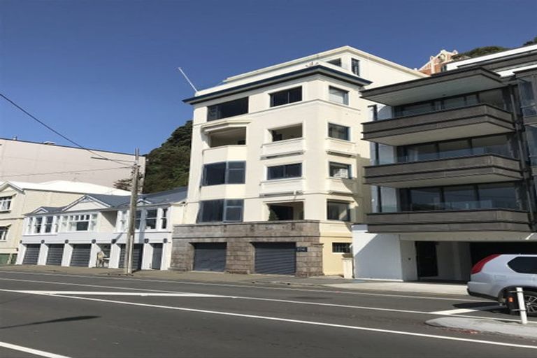 Photo of property in 4/154 Oriental Parade, Oriental Bay, Wellington, 6011