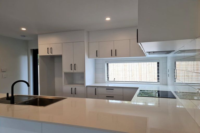 Photo of property in 6 Whakahui Lane, Mangere Bridge, Auckland, 2022