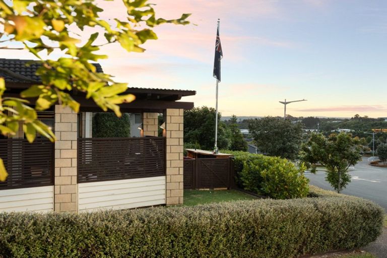 Photo of property in 2 Crater Close, Pyes Pa, Tauranga, 3112