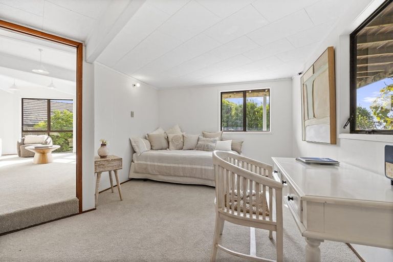 Photo of property in 26 Pacific Parade, Army Bay, Whangaparaoa, 0930