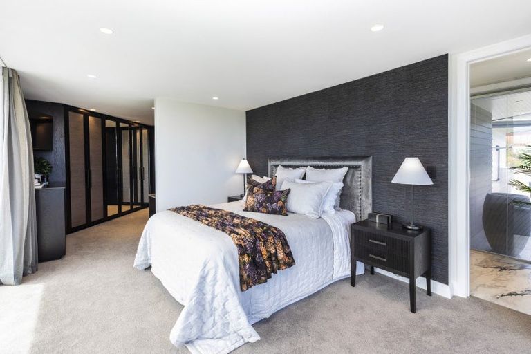 Photo of property in 15 Omeo Crescent, Redcliffs, Christchurch, 8081