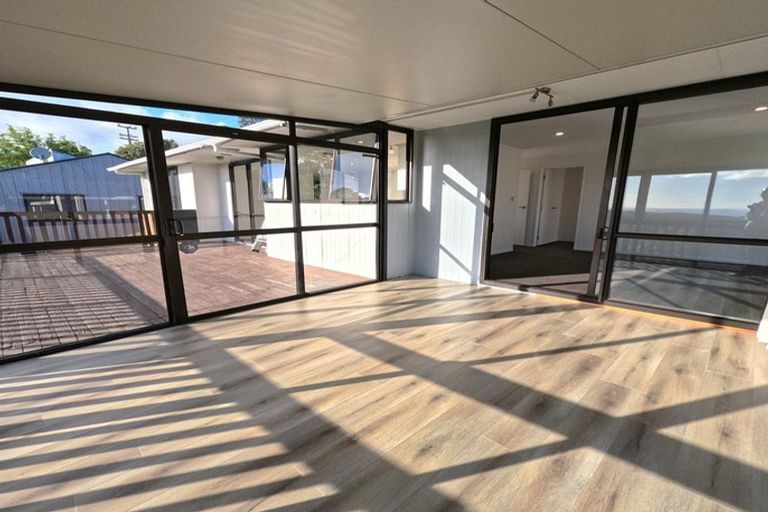 Photo of property in 951 East Coast Road, Torbay, Auckland, 0630