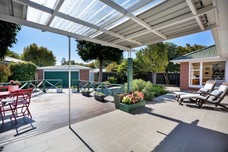 Photo of property in 18 Ilfracombe Place, Burnside, Christchurch, 8053