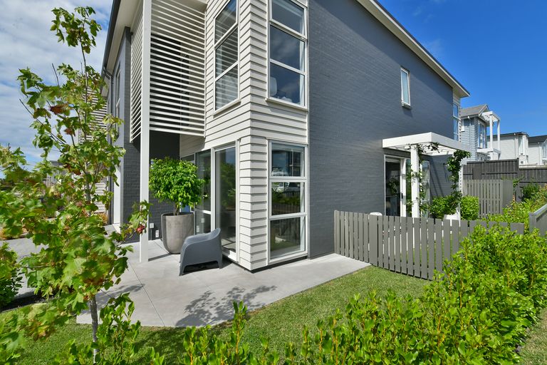 Photo of property in 2 Couldrey Crescent, Red Beach, 0932