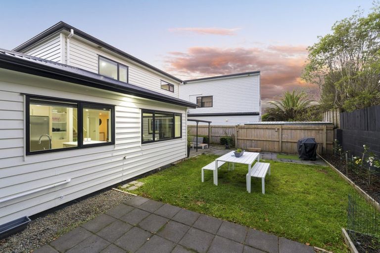 Photo of property in 5 Dhaka Lane, Ranui, Auckland, 0612