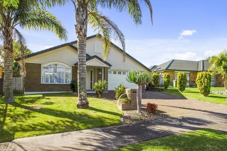 Photo of property in 4 Delmont Close, East Tamaki Heights, Auckland, 2016
