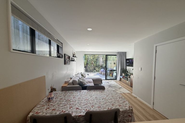 Photo of property in 25 Tokai Place, Glen Eden, 0602