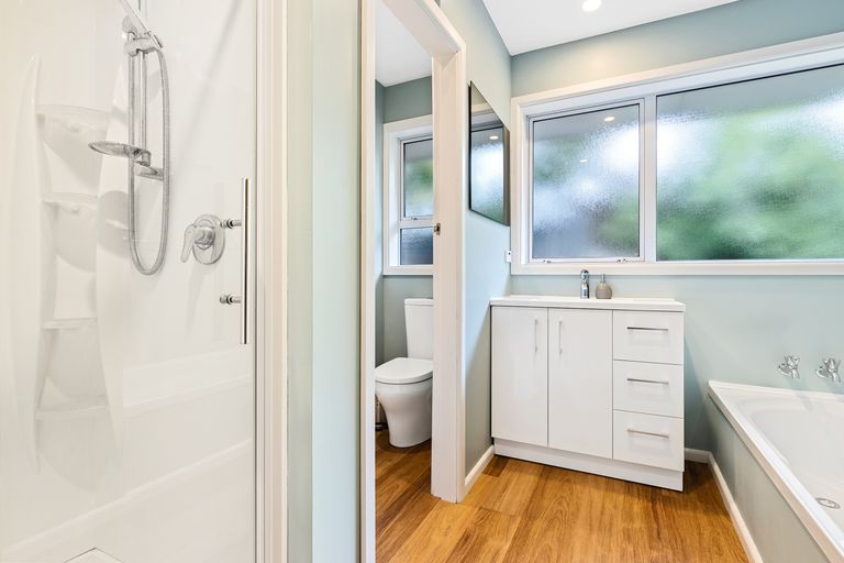 Photo of property in 7 Mirfield Place, Russley, Christchurch, 8042