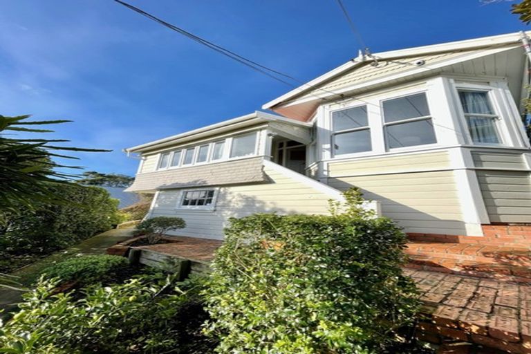 Photo of property in 45 Fairview Crescent, Kelburn, Wellington, 6012
