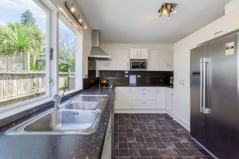 Photo of property in 13 Walton Road, Paraparaumu Beach, Paraparaumu, 5032