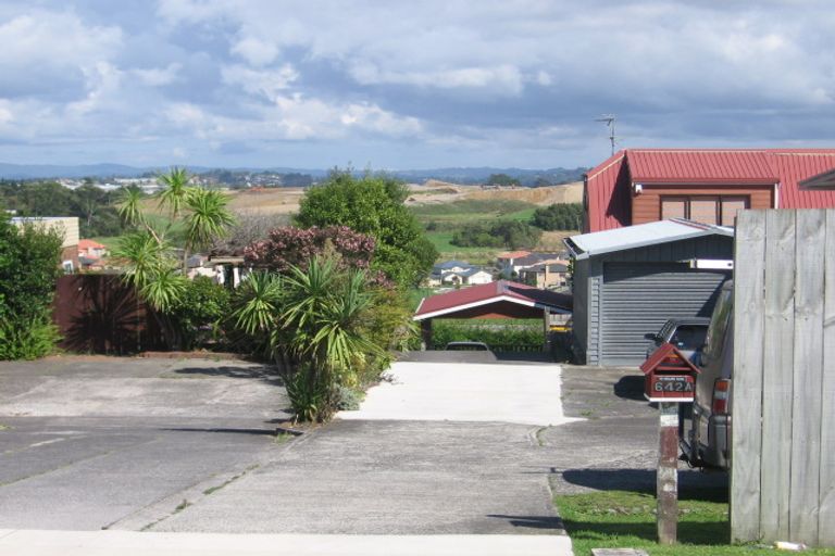Photo of property in 1/642 East Coast Road, Pinehill, Auckland, 0630