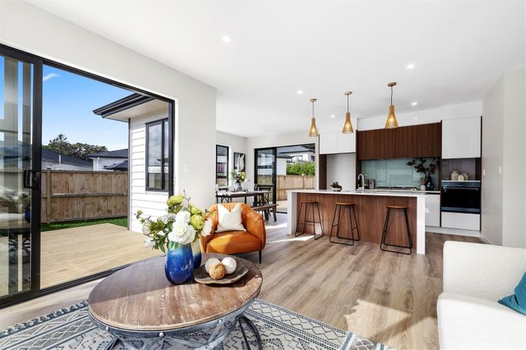 Photo of property in 23 Vinistra Road, Kumeu, 0810