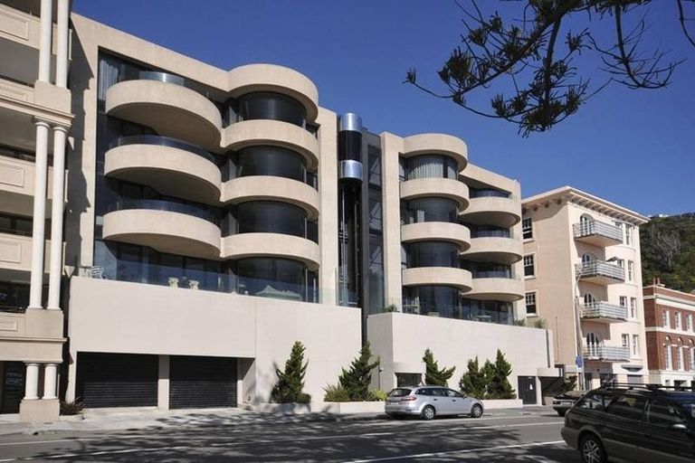 Photo of property in 9/310 Oriental Parade, Oriental Bay, Wellington, 6011