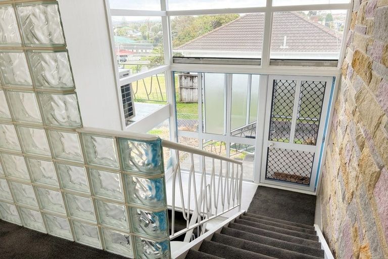Photo of property in 5 Mcleod Road, Henderson, Auckland, 0612