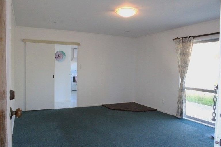 Photo of property in 2/7 Ballater Place, Highland Park, Auckland, 2010