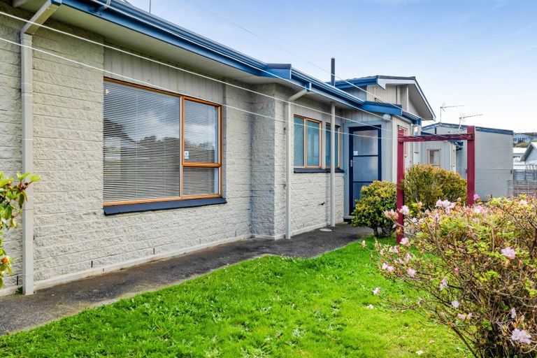 Photo of property in 39 Birdwood Avenue, Moturoa, New Plymouth, 4310