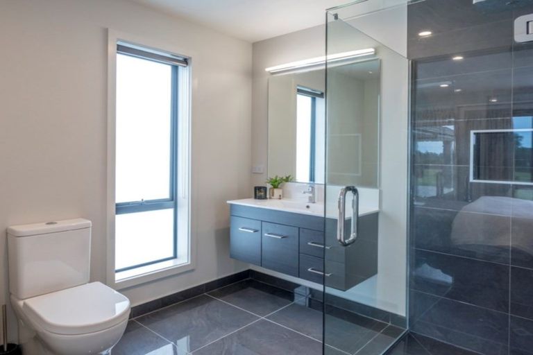 Photo of property in 18 Ohau Gravels Way, Ohau, Levin, 5570