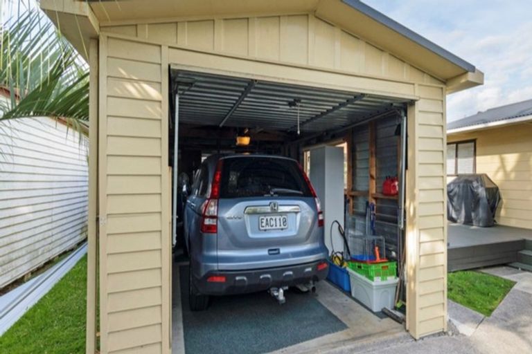 Photo of property in 18a Alberta Street, Point Chevalier, Auckland, 1022