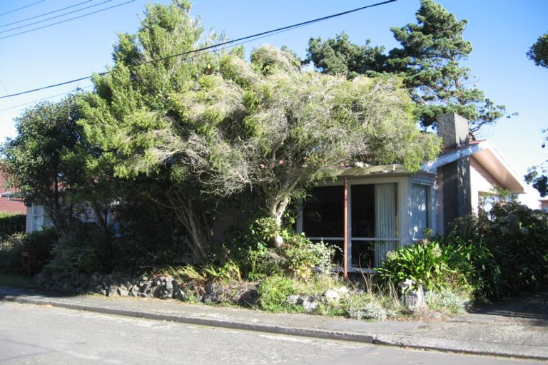 Photo of property in 5 Dunmail Way, Newlands, Wellington, 6037