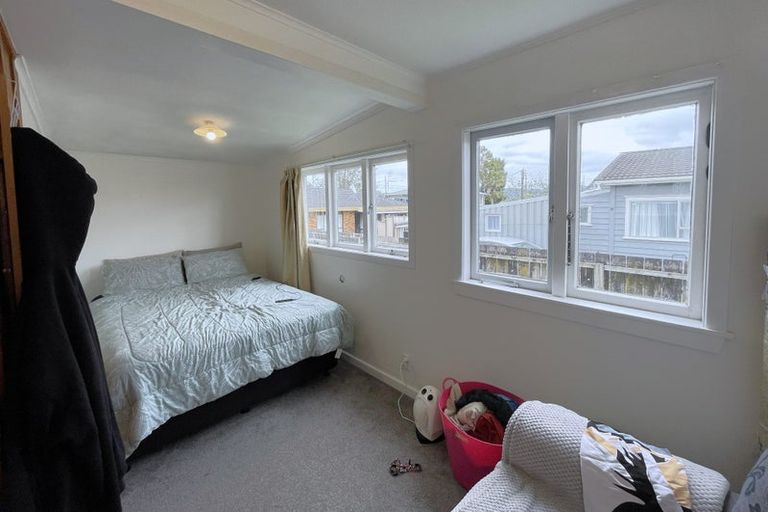 Photo of property in 11 Clayburn Road, Glen Eden, Auckland, 0602