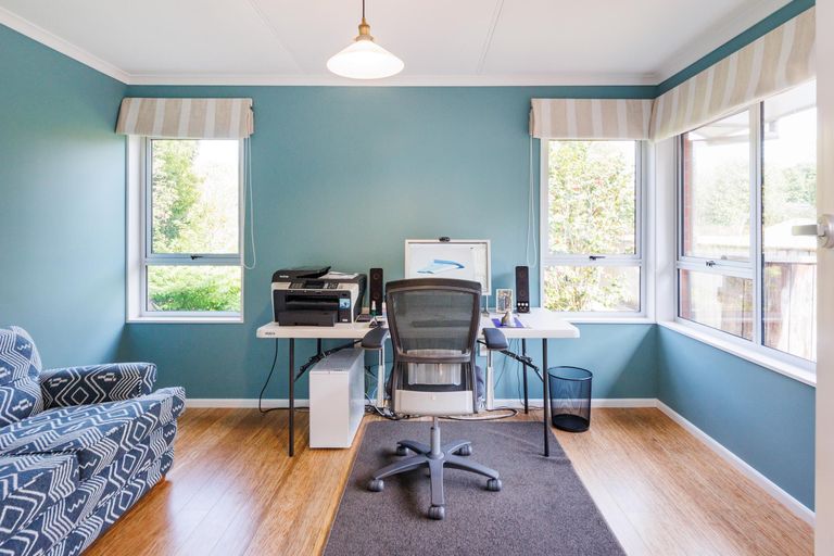 Photo of property in 56 Karina Terrace, Roslyn, Palmerston North, 4414