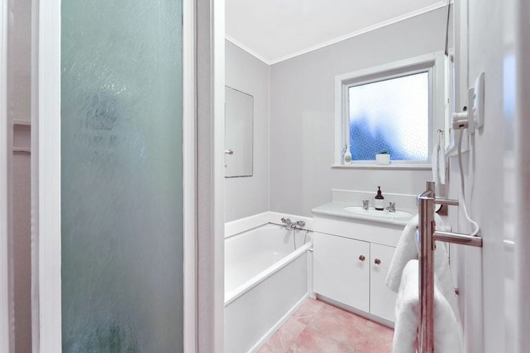 Photo of property in 31 Meilland Place, Glen Eden, Auckland, 0602