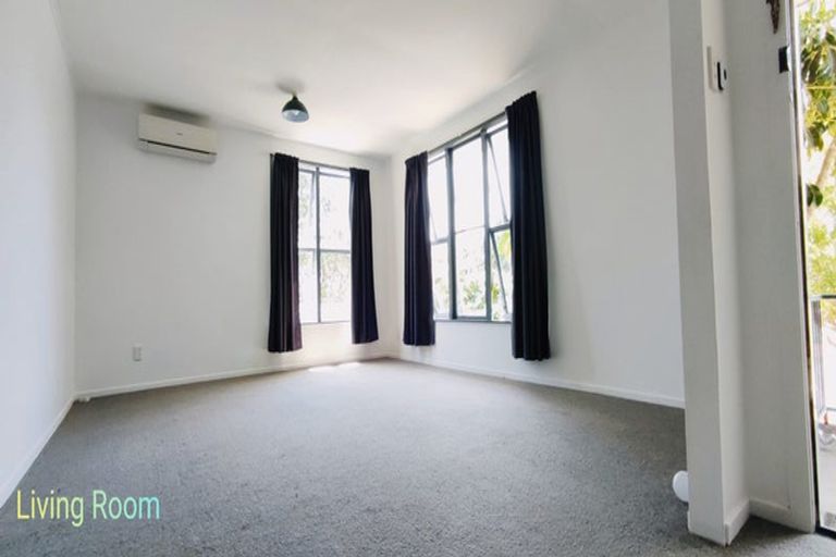 Photo of property in 8 Granby Place, Westown, New Plymouth, 4310
