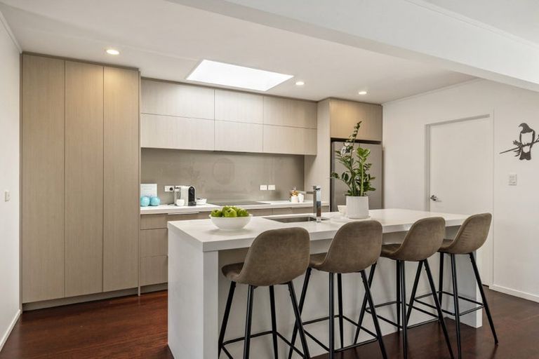 Photo of property in 473 Beach Road, Murrays Bay, Auckland, 0630