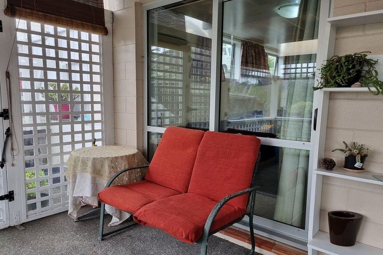 Photo of property in 43 Triangle Road, Massey, Auckland, 0614