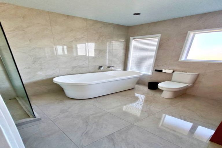 Photo of property in 14 Chelsea View Drive, Chatswood, Auckland, 0626