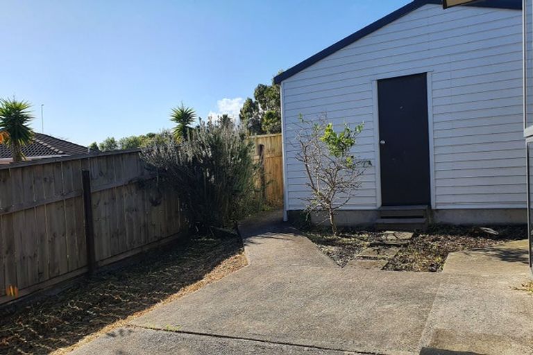 Photo of property in 27 Pahi Place, West Harbour, Auckland, 0618