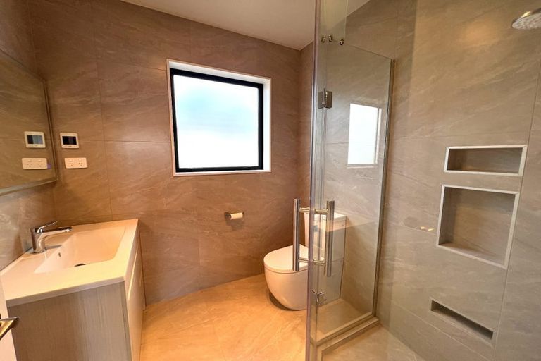 Photo of property in 10 Rossbeg Lane, Flat Bush, Auckland, 2019