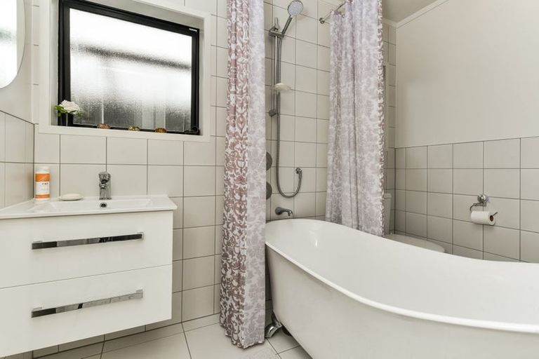 Photo of property in 2/20 Alma Road, Milford, Auckland, 0620