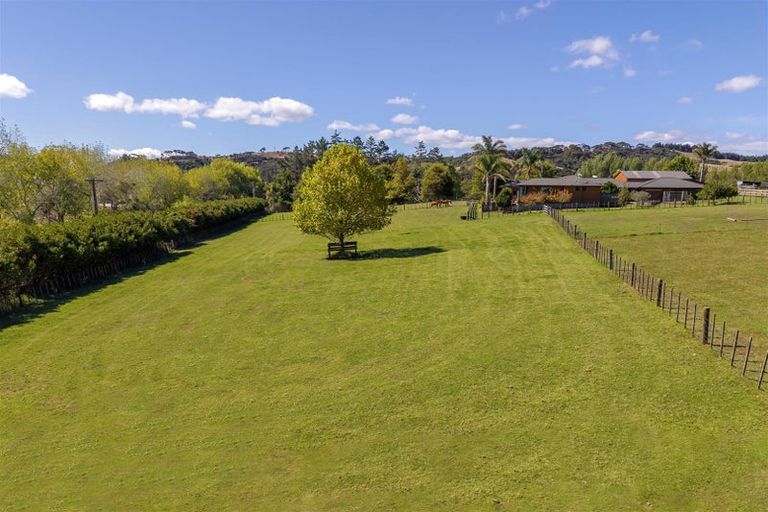 Photo of property in 883 Peak Road, Helensville, 0875