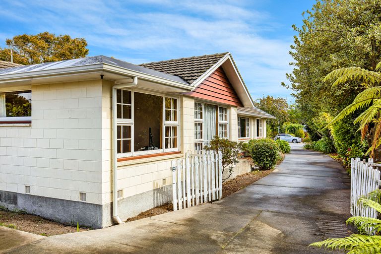 Photo of property in 7 Mirfield Place, Russley, Christchurch, 8042