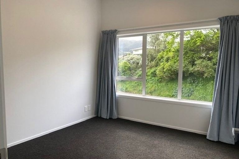 Photo of property in 28b Collins Avenue, Tawa, Wellington, 5028
