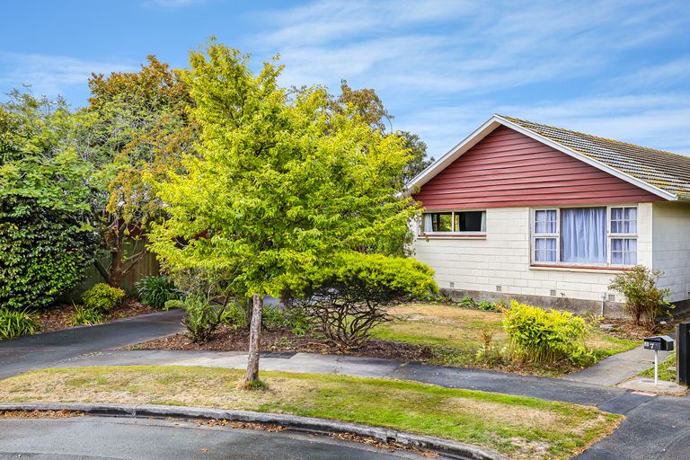 Photo of property in 7 Mirfield Place, Russley, Christchurch, 8042