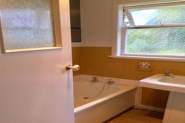 Photo of property in 10 Boler Place, New Lynn, Auckland, 0600